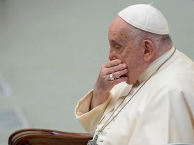 Papa Francisc a anunţat că suferă de o boală grea şi infecţioasă